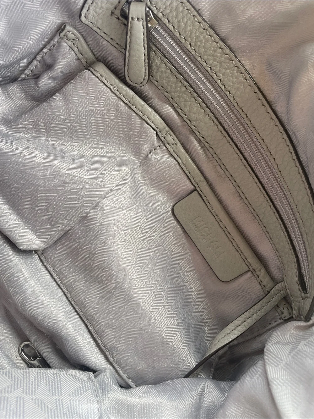 Michael Kors pebbled Leather  Handbag  Pearl Gray